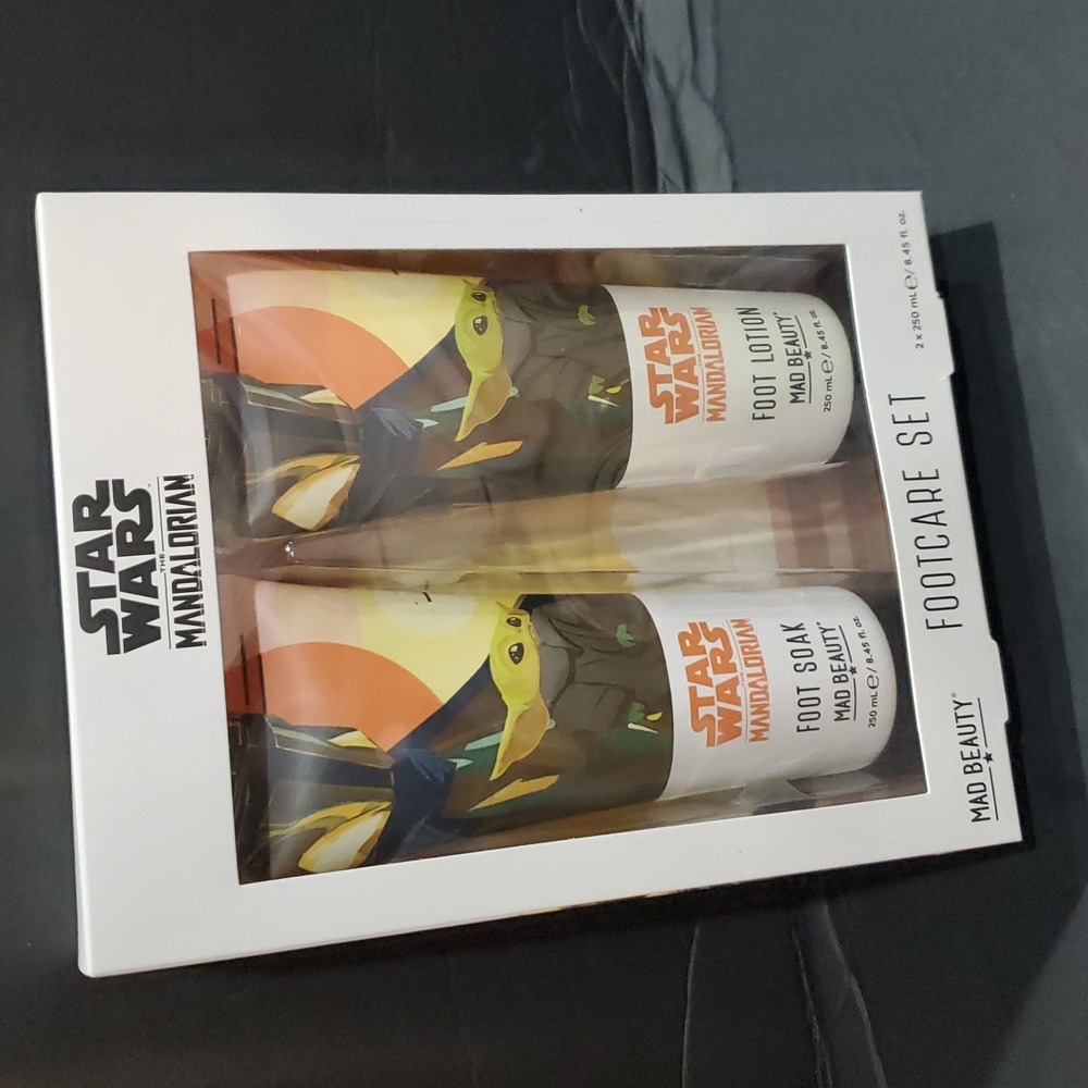 Star Wars The Mandalorian cedarwood and lime scent foot soak and foot Lotion set